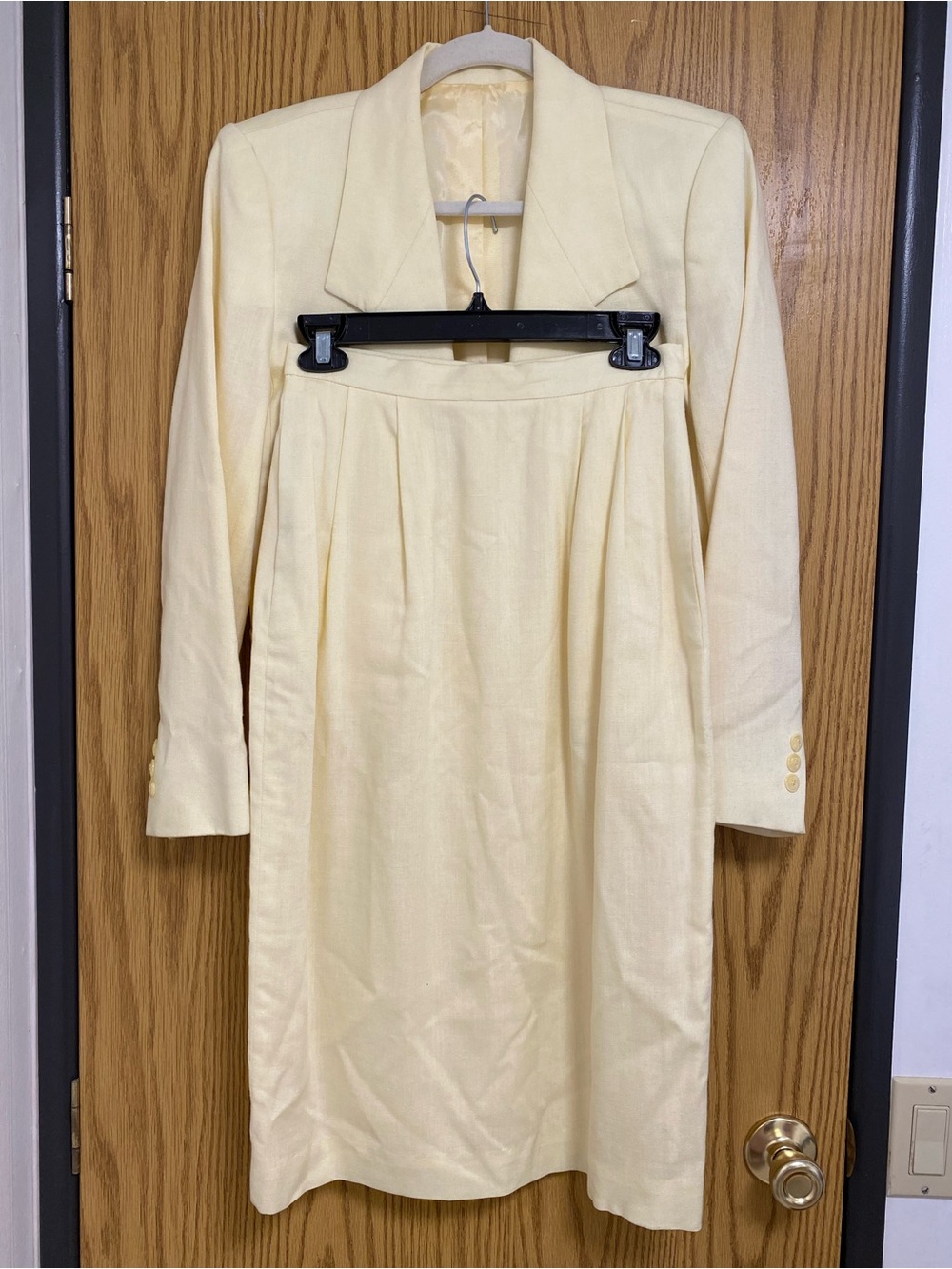 Vintage kgr butter yellow 2 piece skirt suit Size 6